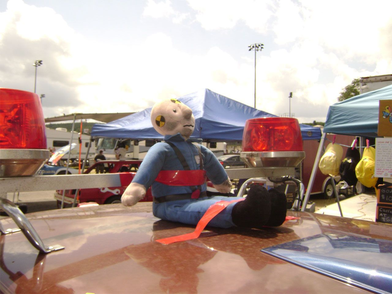 Illustration for article titled The 24 Hours Of LeMons New England 2009 Über Gallery, Part 1